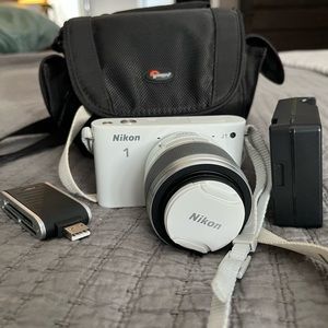 Nikon J1 with Lens, camera case, battery and charger